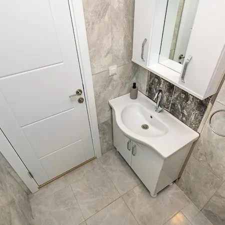 Leona - 5 Bedroom In Βίλα