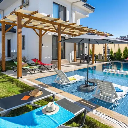Βίλα Leona - 5 Bedroom In Φετιγιέ
