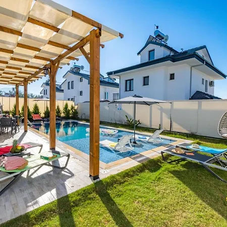 Βίλα Leona - 5 Bedroom In Φετιγιέ
