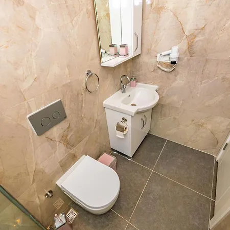 Leona - 5 Bedroom In 빌라