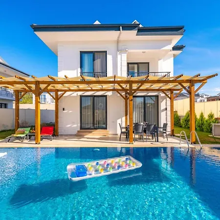Leona - 5 Bedroom In Villa *