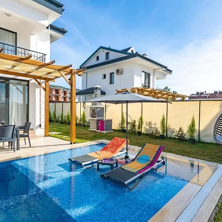 Leona - 5 Bedroom In *