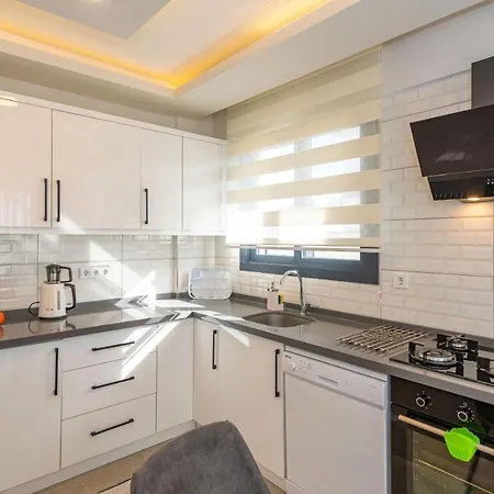 Leona - 5 Bedroom In Villa *