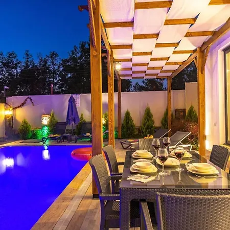 Leona - 5 Bedroom In Fethiye