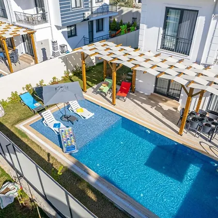 Leona - 5 Bedroom In *