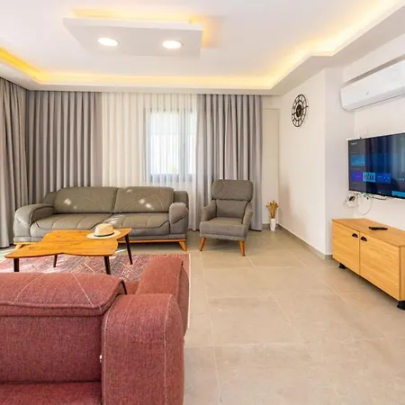 Leona - 5 Bedroom In Villa