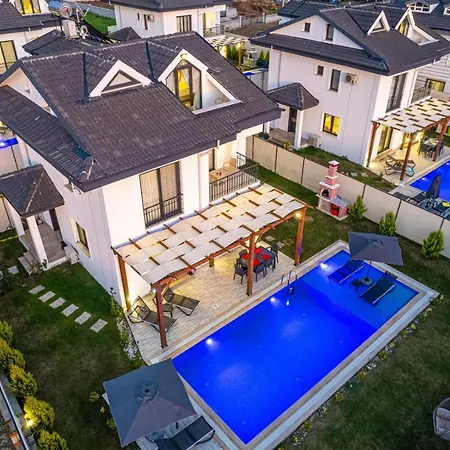 Leona - 5 Bedroom In Fethiye