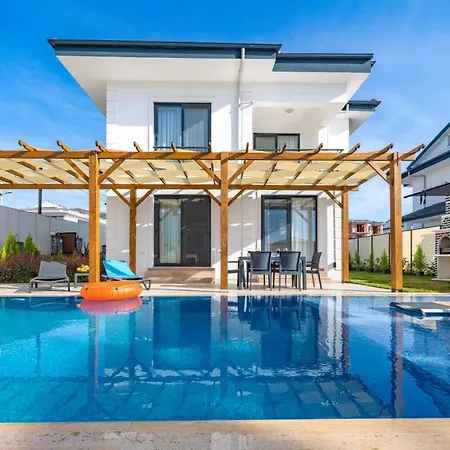 Vila Leona - 5 Bedroom In Fethiye