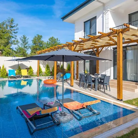 Villa Leona - 5 Bedroom In