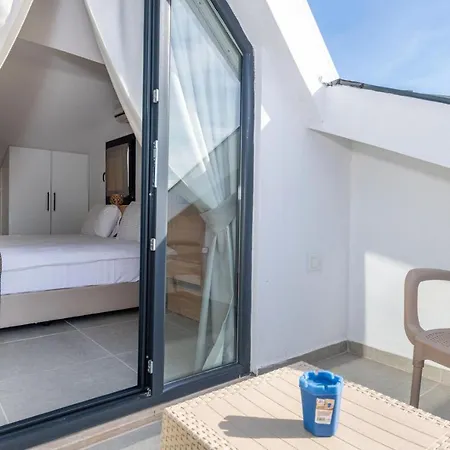 Villa Leona - 5 Bedroom In