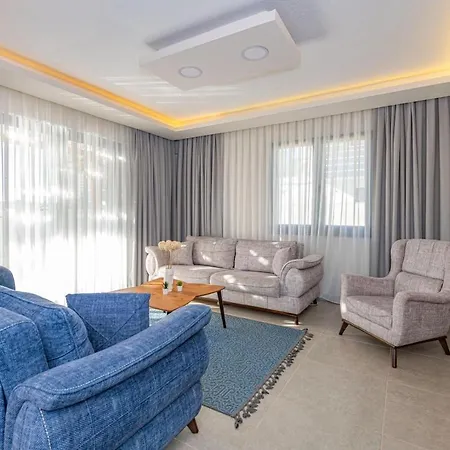 Leona - 5 Bedroom In *