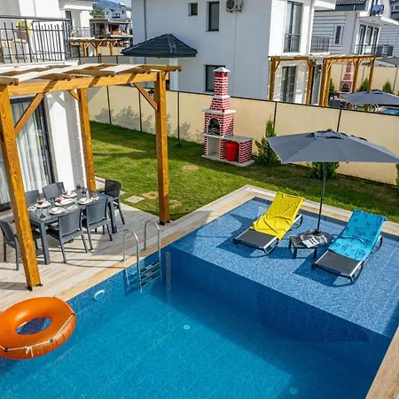 Leona - 5 Bedroom In *