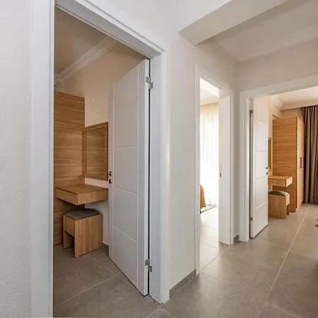 Leona - 5 Bedroom In