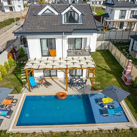 Leona - 5 Bedroom In Villa *