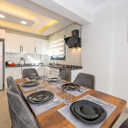 Villa Leona - 5 Bedroom In