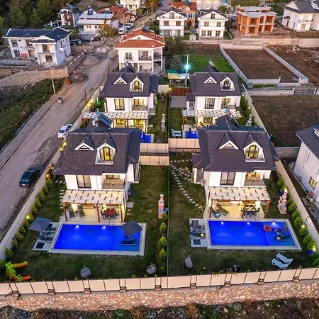 Leona - 5 Bedroom In